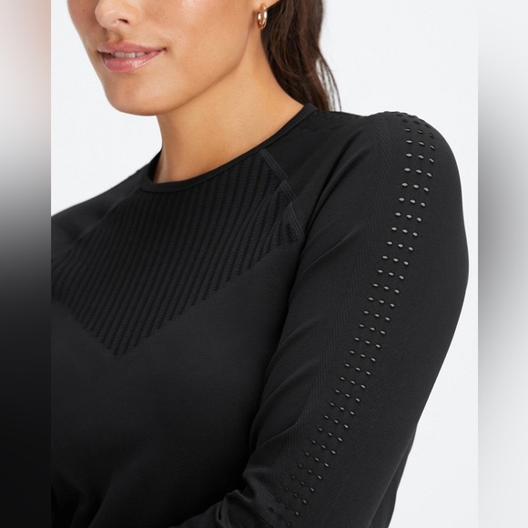 Fabletics Sync Seamless Long-Sleeve Top - Picture 2 of 6